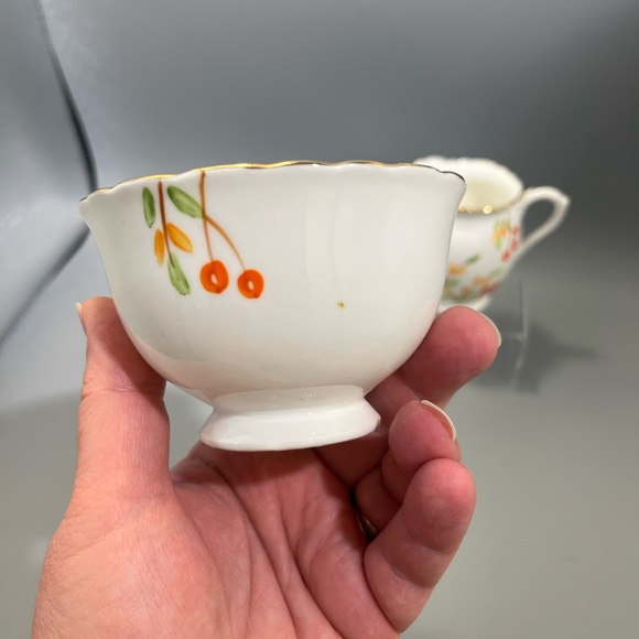 Vintage Delphine Sugar Bowl & Individual creamer. piece set.Bone china England. - Picture 6 of 16